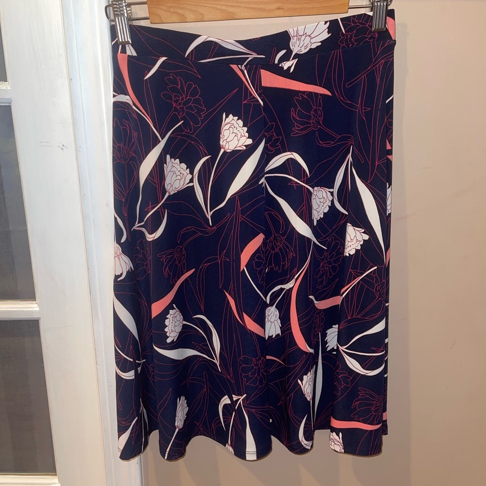 Kaileigh navy blue floral skirt NWT Stitch Fix woman’s size small